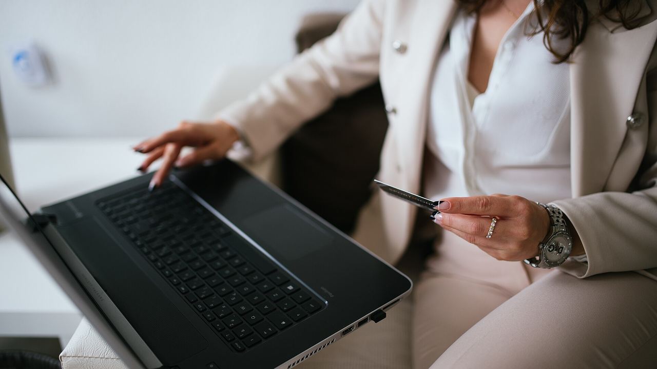 Πώς να καταλάβετε αν ένα e-shop είναι αξιόπιστο πριν πληρώσετε