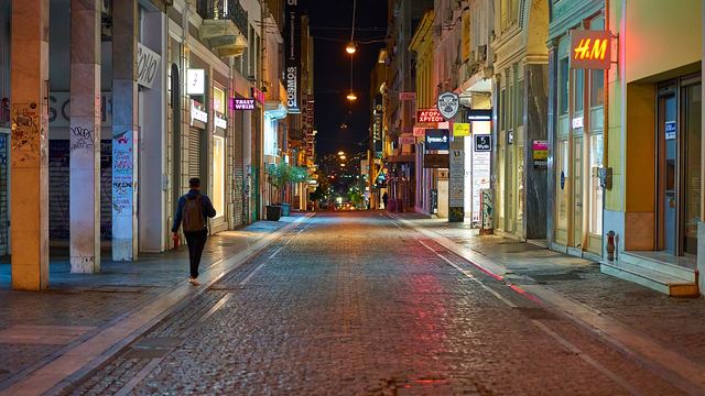 Πότε ξεκινούν οι εκπτώσεις: πώς λειτουργούν οι χειμερινές και οι θερινές εκπτώσεις