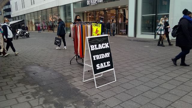 Black Friday: πώς ελέγχετε αν η έκπτωση είναι πραγματική