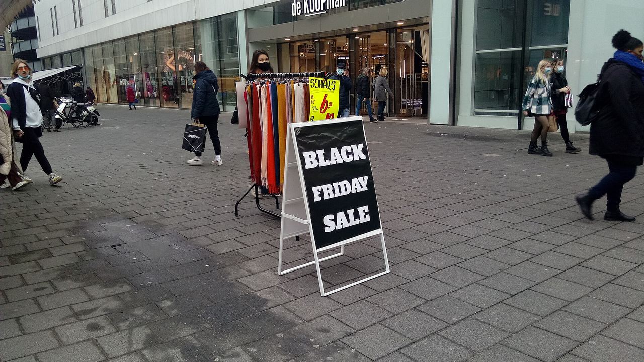 Black Friday: πώς ελέγχετε αν η έκπτωση είναι πραγματική